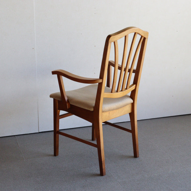 Ｏ様専用　いす。　beige。　ヴィンテージアーム付きダイニングチェア　チーク材　商品番号24023a