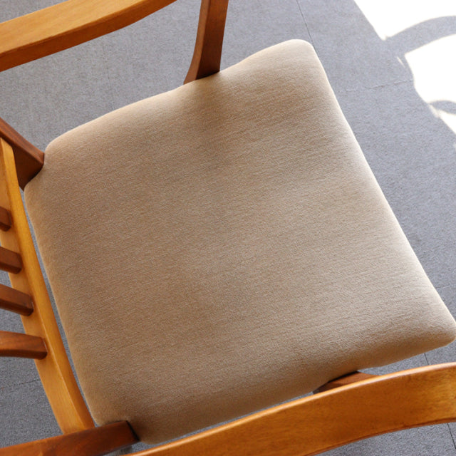 Ｏ様専用　いす。　beige。　ヴィンテージアーム付きダイニングチェア　チーク材　商品番号24023a