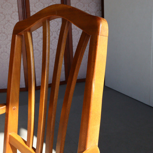 Ｏ様専用　いす。　beige。　ヴィンテージアーム付きダイニングチェア　チーク材　商品番号24023a