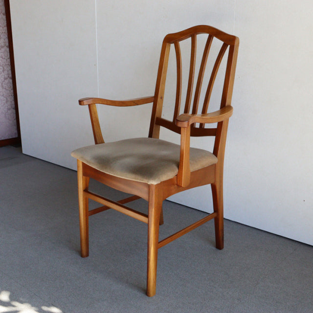 Ｏ様専用　いす。　beige。　ヴィンテージアーム付きダイニングチェア　チーク材　商品番号24023b