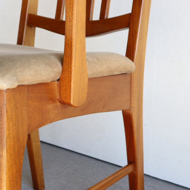 Ｏ様専用　いす。　beige。　ヴィンテージアーム付きダイニングチェア　チーク材　商品番号24023b