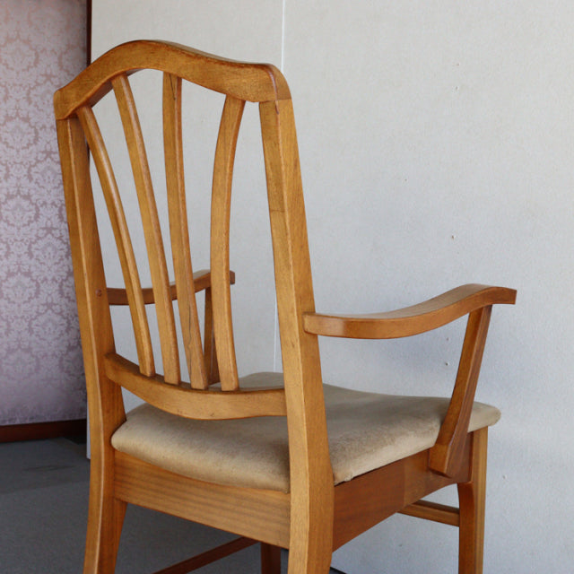Ｏ様専用　いす。　beige。　ヴィンテージアーム付きダイニングチェア　チーク材　商品番号24023b