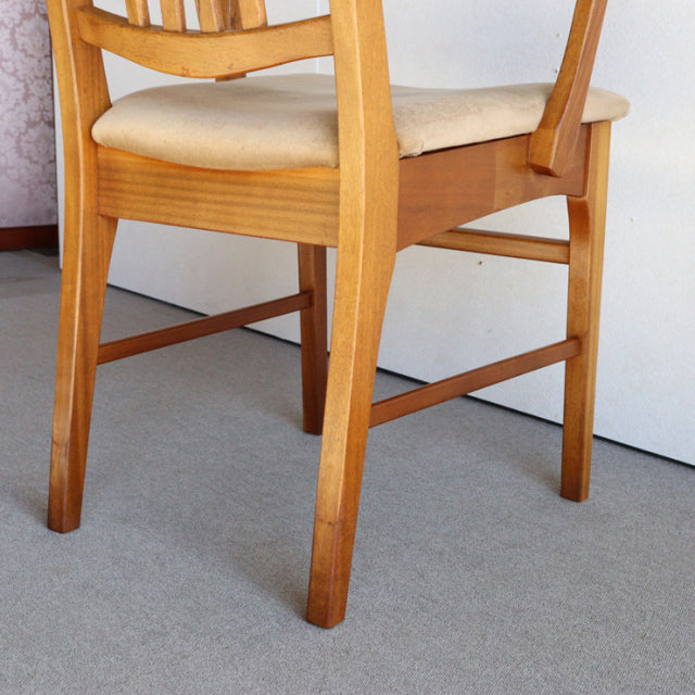 Ｏ様専用　いす。　beige。　ヴィンテージアーム付きダイニングチェア　チーク材　商品番号24023b