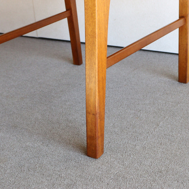 Ｏ様専用　いす。　beige。　ヴィンテージアーム付きダイニングチェア　チーク材　商品番号24023b