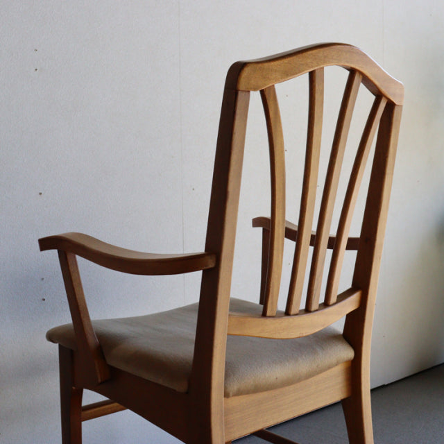 Ｏ様専用　いす。　beige。　ヴィンテージアーム付きダイニングチェア　チーク材　商品番号24023b