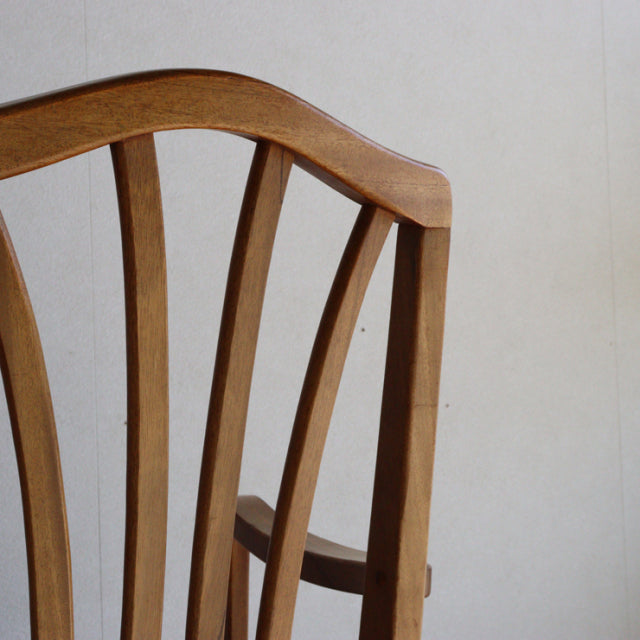 Ｏ様専用　いす。　beige。　ヴィンテージアーム付きダイニングチェア　チーク材　商品番号24023b