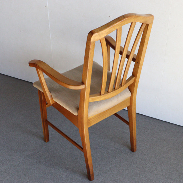 Ｏ様専用　いす。　beige。　ヴィンテージアーム付きダイニングチェア　チーク材　商品番号24023b