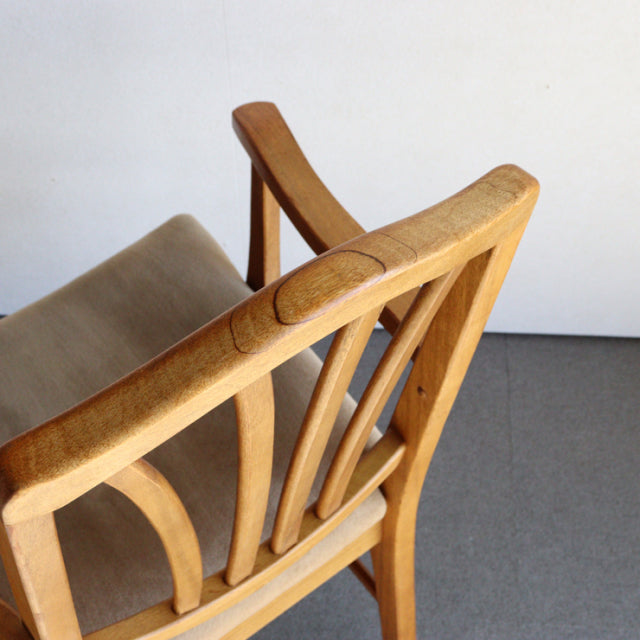 Ｏ様専用　いす。　beige。　ヴィンテージアーム付きダイニングチェア　チーク材　商品番号24023b