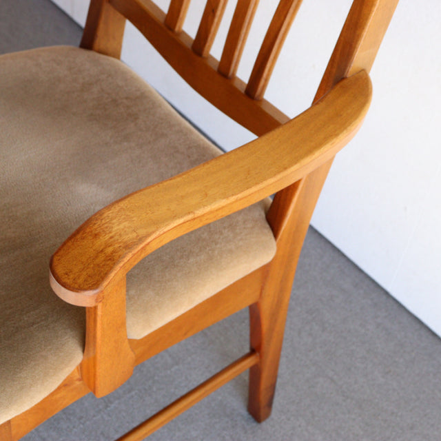 Ｏ様専用　いす。　beige。　ヴィンテージアーム付きダイニングチェア　チーク材　商品番号24023b