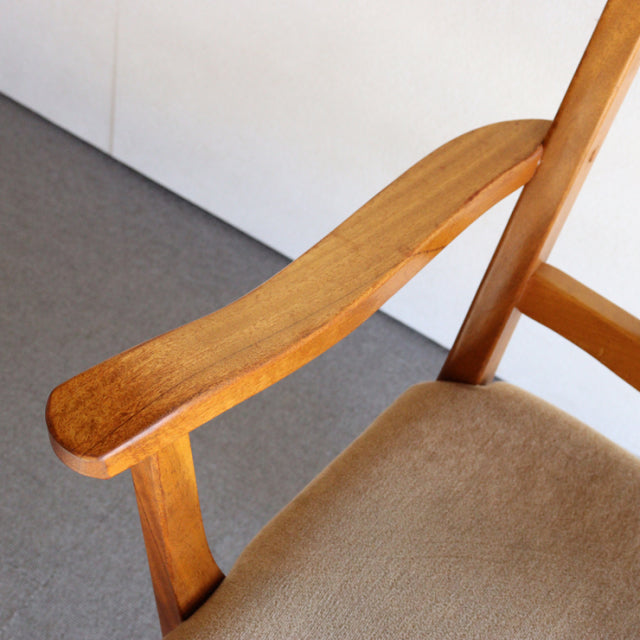 Ｏ様専用　いす。　beige。　ヴィンテージアーム付きダイニングチェア　チーク材　商品番号24023b