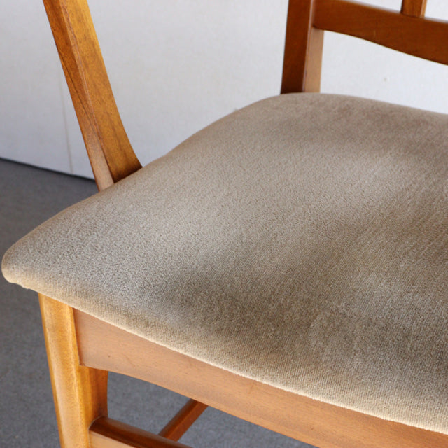 Ｏ様専用　いす。　beige。　ヴィンテージアーム付きダイニングチェア　チーク材　商品番号24023b