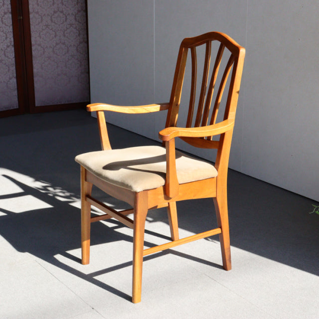 Ｏ様専用　いす。　beige。　ヴィンテージアーム付きダイニングチェア　チーク材　商品番号24023b