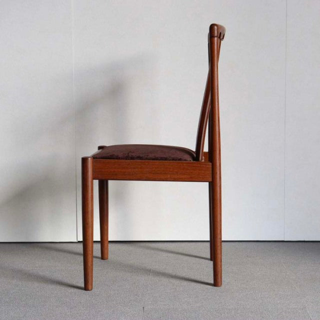 Vintage Meredew teak dining chair with mid-century British-Danish design, slim legs, and curved backrest.