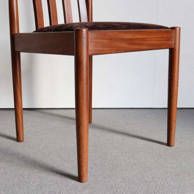 Vintage Meredew mid-century teak dining chair with sleek tapered legs and curved slat back, British-Danish design.
