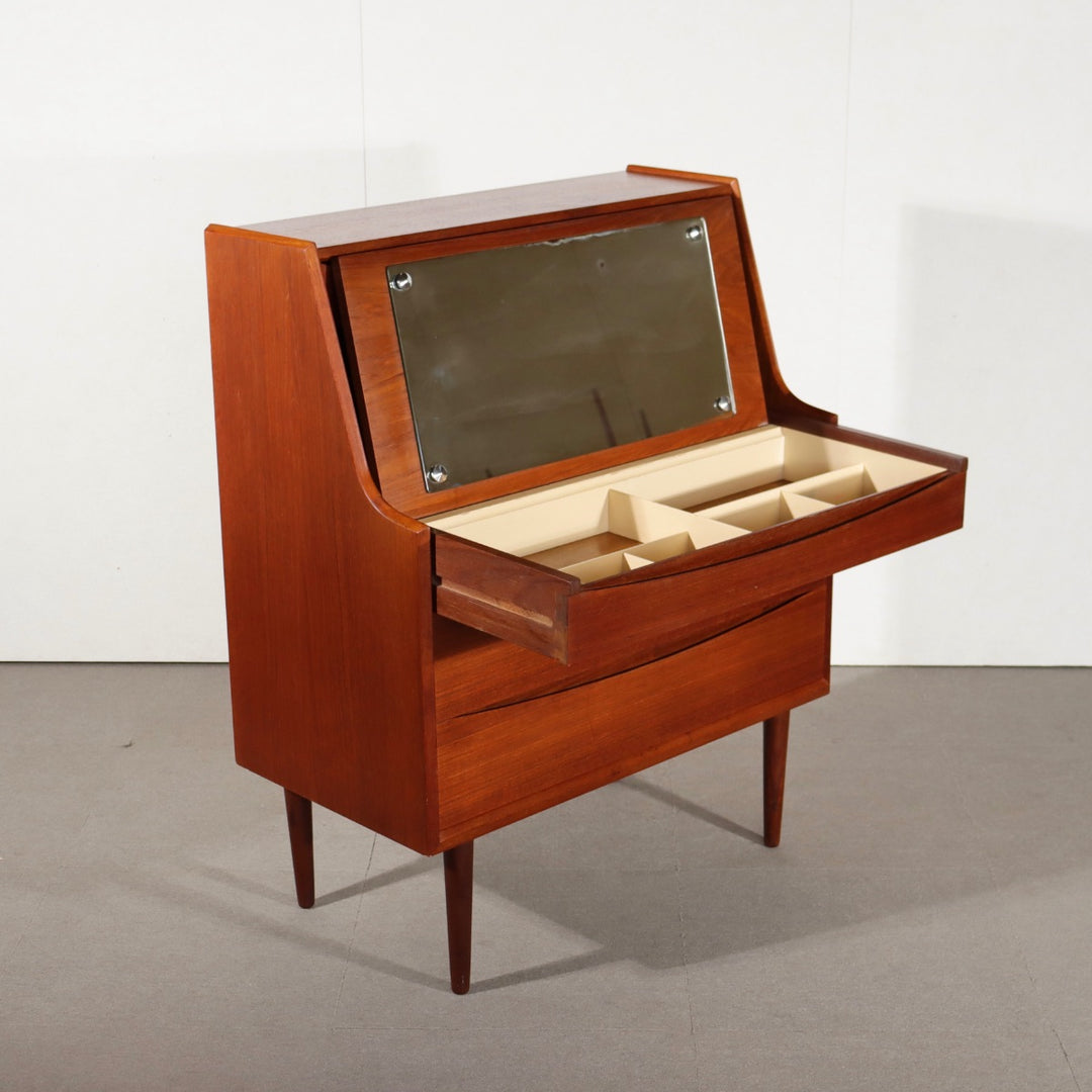 Arne Vodder（アルネ・ヴォッダー） デンマーク製ビューロー【波紋】 | ItemCode-VIND37 | 送料込