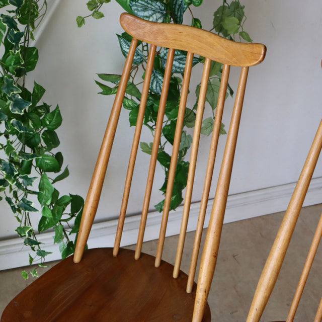 Set of four vintage Ercol Goldsmith teak high-back dining chairs with slender vertical spindles and gently curved top rails, .