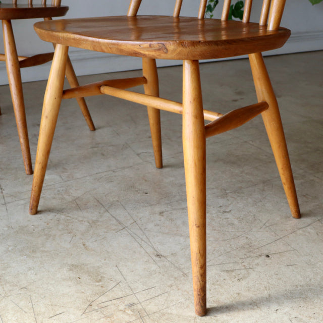 Set of four vintage British Ercol Goldsmith teak mid-century high-back chairs with smooth wood grain and tapered legs in.