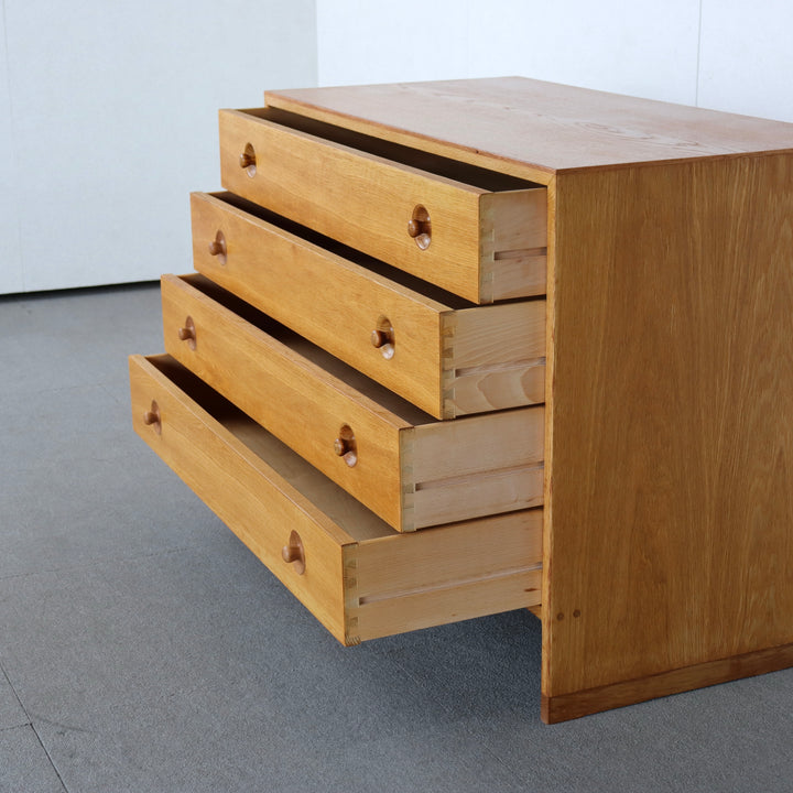 Hans J. Wegner RYモブラー 4段チェスト