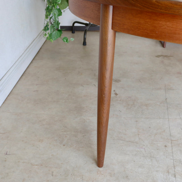 Mid-century British teak dining table leg from G-Plan with tapered wooden design and smooth grain finish.