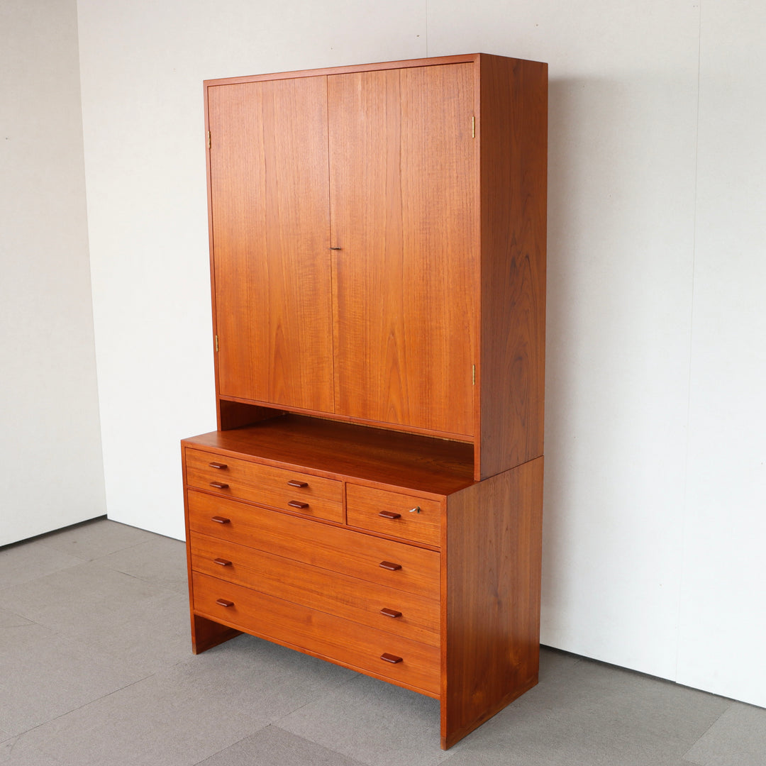 Hans J. Wegner RYモブラー キャビネット