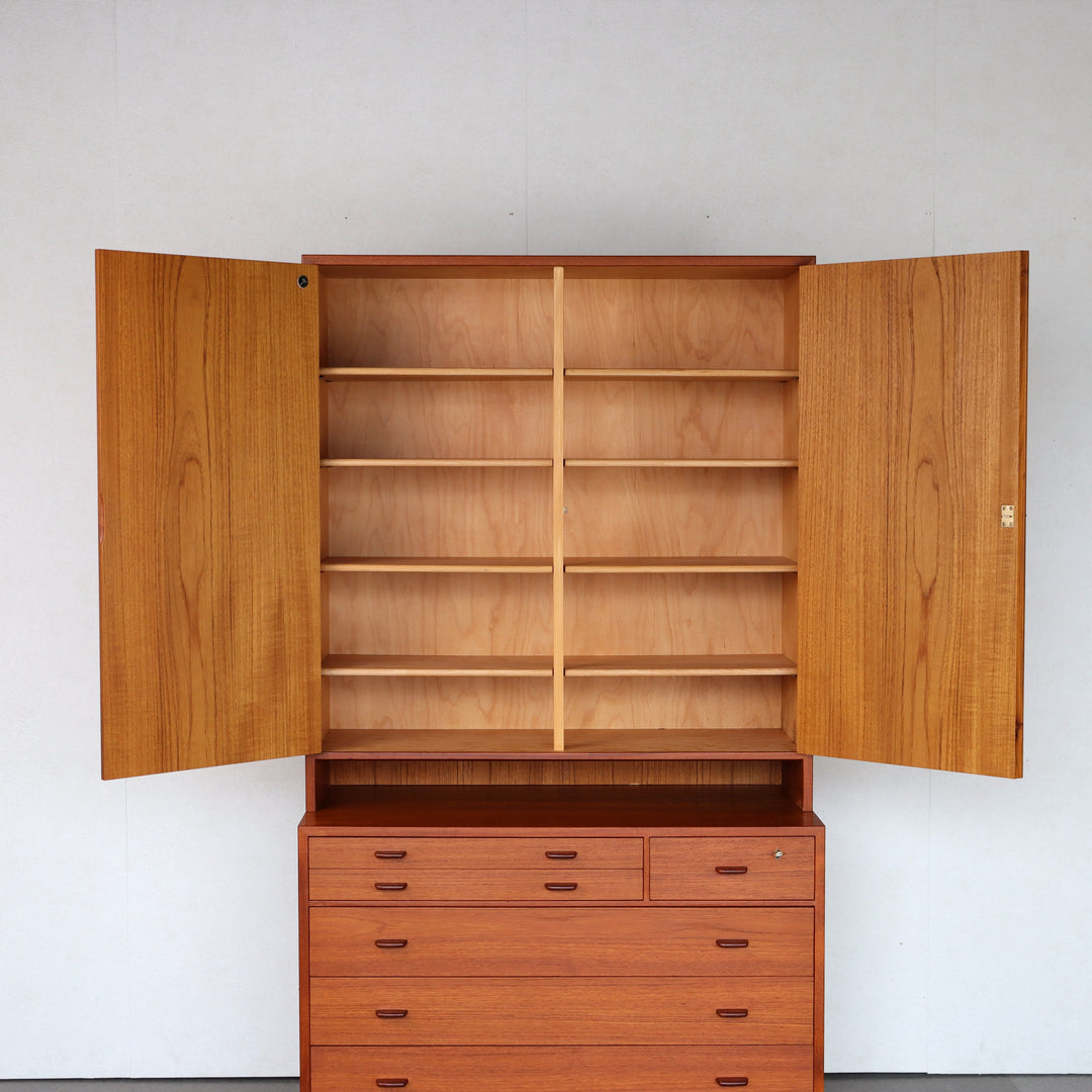 Hans J. Wegner RYモブラー キャビネット
