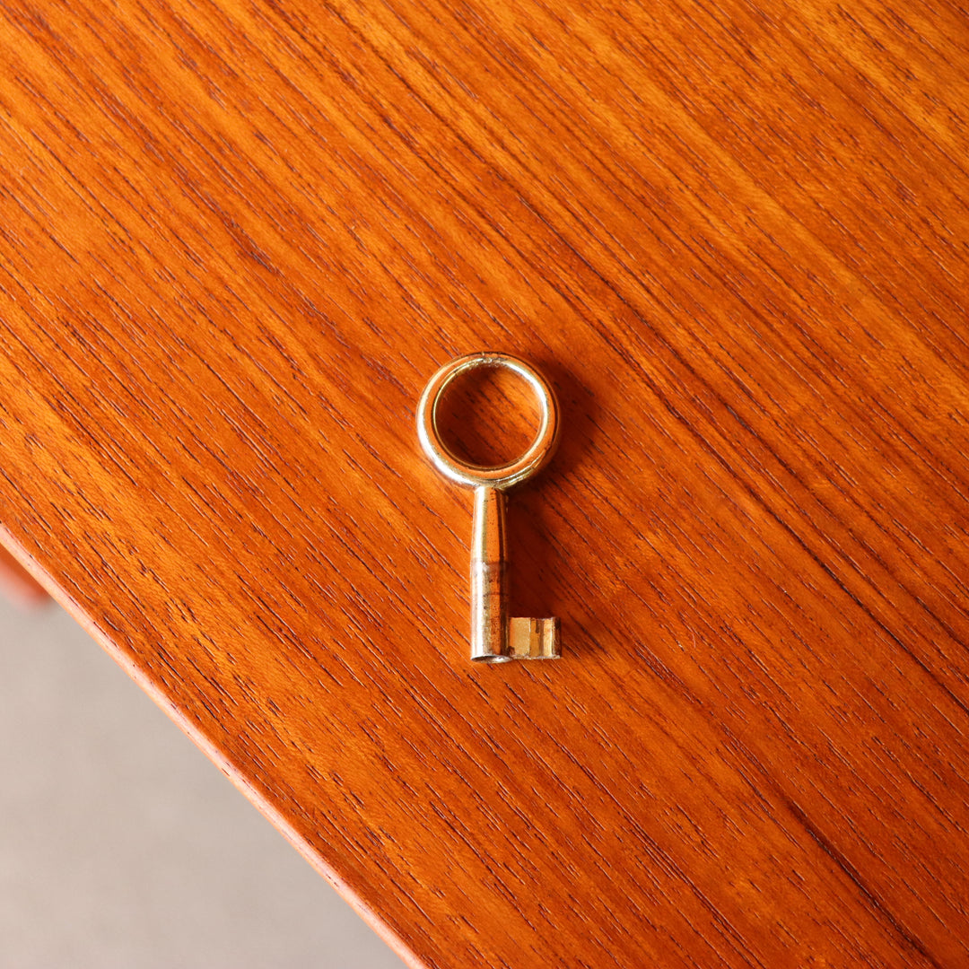 Hans J. Wegner RYモブラー キャビネット