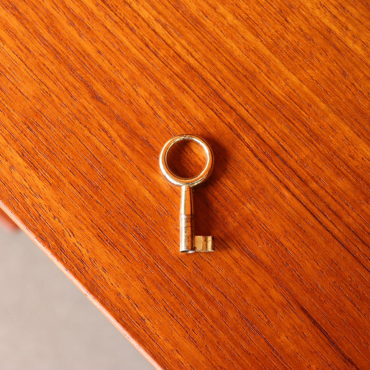 Hans J. Wegner RYモブラー キャビネット