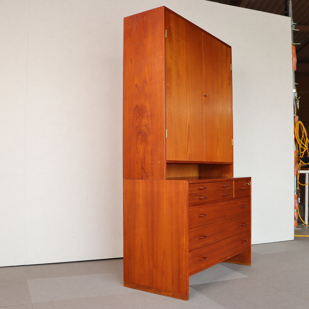 Hans J. Wegner RYモブラー キャビネット