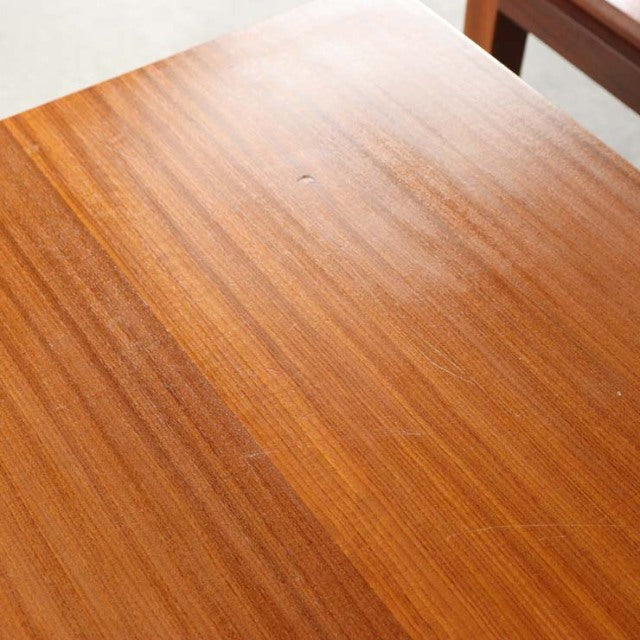 出てくるのそっちかい！固定概念を取り払ってくれます。　ヴィンテージのネストテーブル　商品番号24175