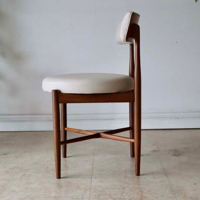 Pair of British mid-century vintage G-Plan teak dining chairs with white upholstered seats and distinctive curved backrests, .