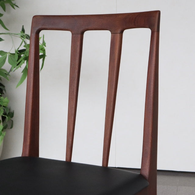 British mid-century teak dining chair from Younger Fonseca series with black leather seat and slender backrest slats.