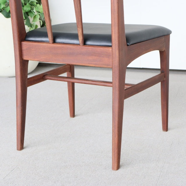 Vintage teak Younger Fonseca mid-century dining chair with black leather seat and slender tapered legs.