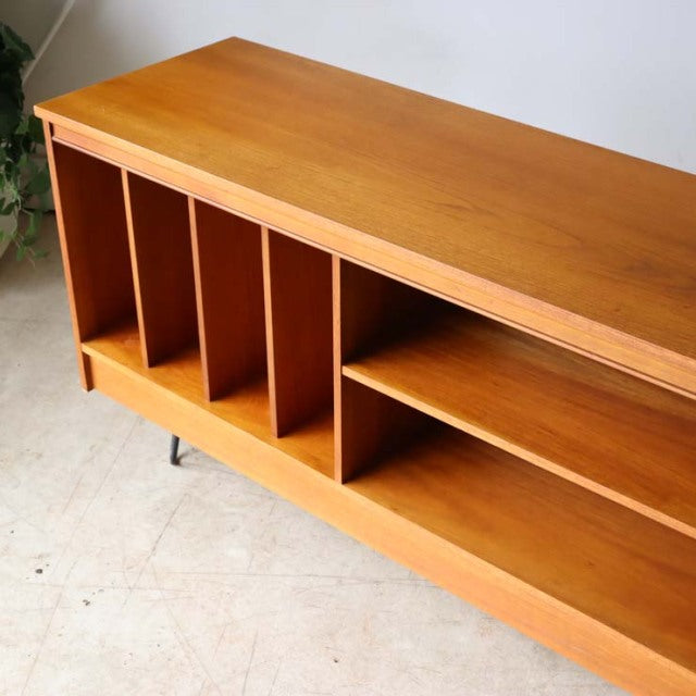 Mid-century vintage teak TV board with British-Denmark design, featuring clean wood grain and iron legs.