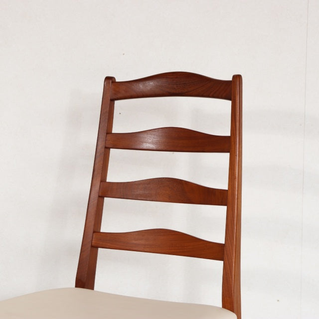 Vintage British G-PLAN dining chair in mid-century teak with curved slat back and tapered legs.