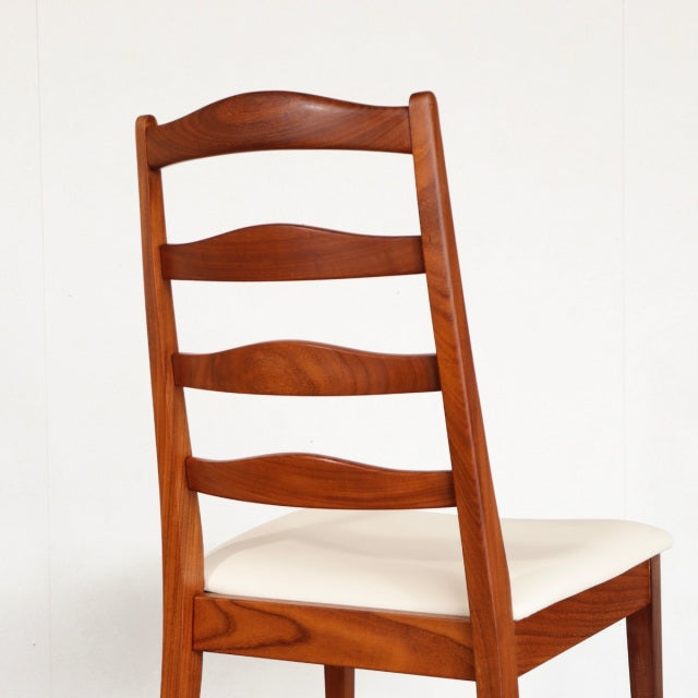 Vintage British G-Plan dining chair in teak with curved ladder back and cream upholstered seat, mid-century Denmark style.