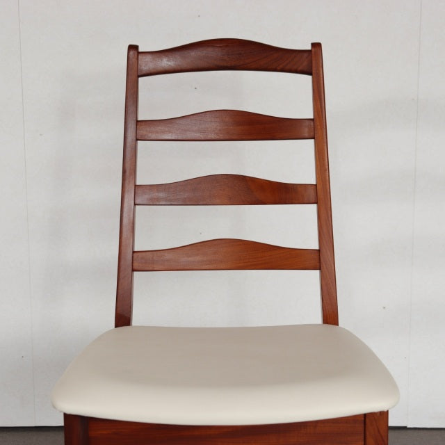 Vintage G-Plan dining chair with teak frame, curved slatted backrest, and cream cushioned seat, mid-century British design.