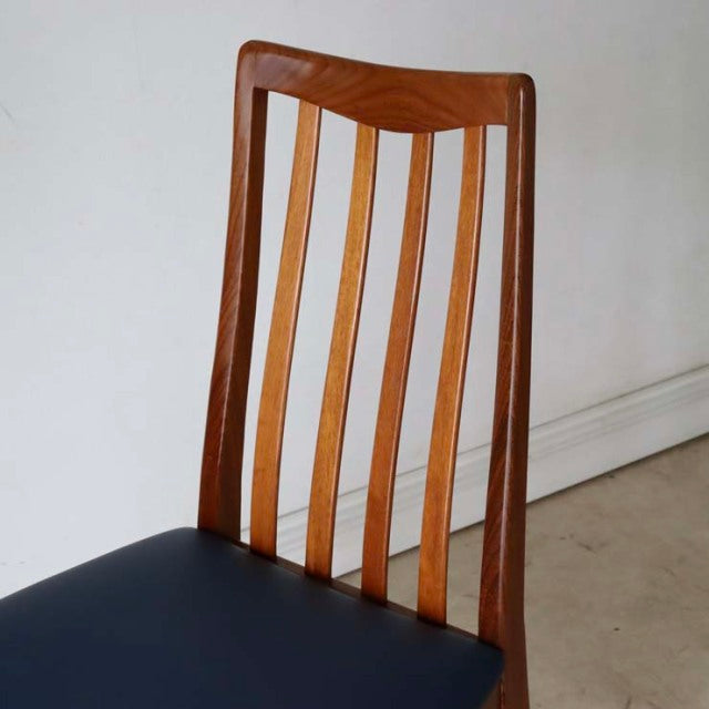 Vintage mid-century teak dining chair from British G-PLAN Fresco series with dark blue seat and vertical wood slat backrest.