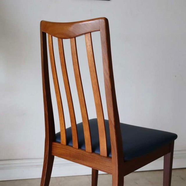 Set of four vintage G-PLAN Fresco dining chairs in teak with dark blue upholstered seats, British mid-century design.