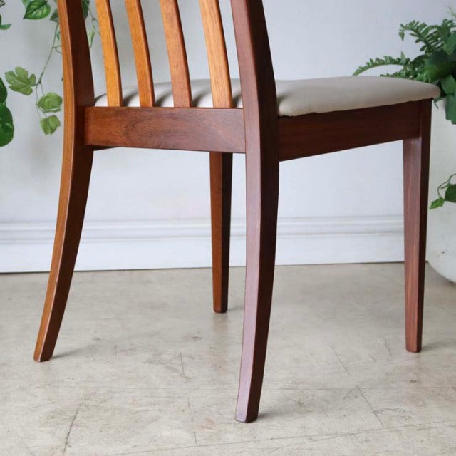 Vintage teak G-Plan mid-century British dining chair with ivory upholstered seat and tapered legs.