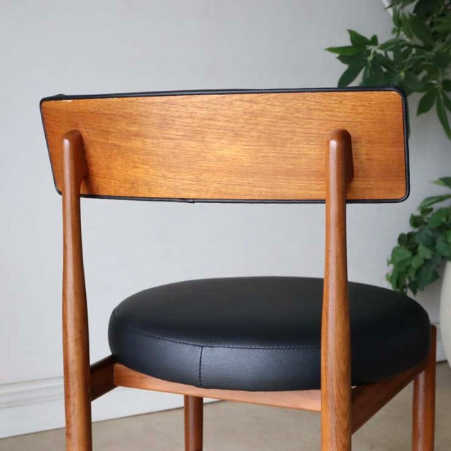 Vintage G-plan mid-century teak dining chair with black leather round seat and slender tapered legs, British design with.