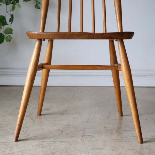 Mid-century British vintage Ercol dining chair in teak with spindle back and tapered legs.