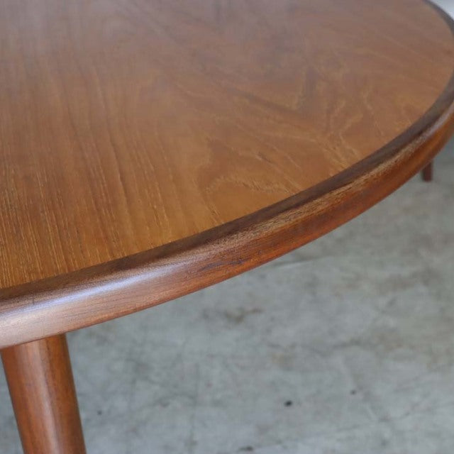 Oval vintage teak dining table with smooth rounded edge and tapered mid-century legs from British G-Plan.