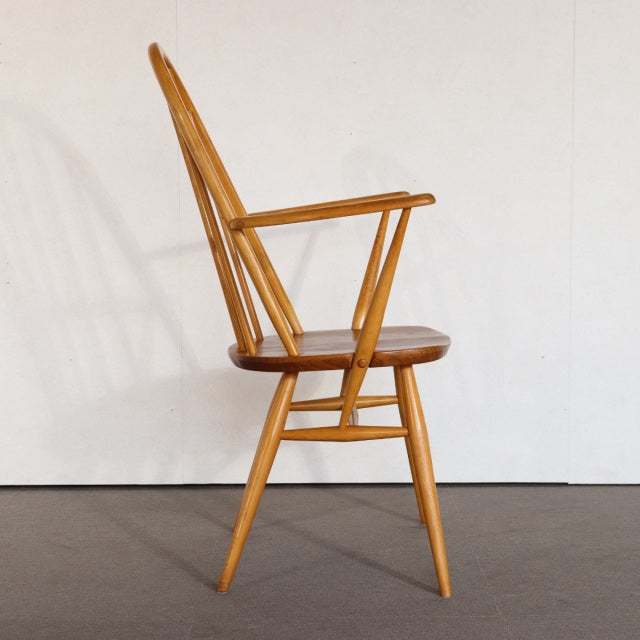 【ハグ待ちしている椅子】　アーコールERCOL アームチェア　商品番号29082a