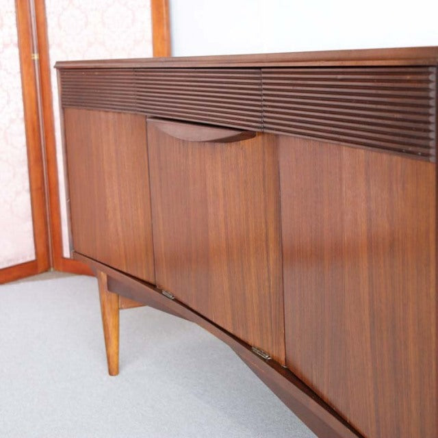 何年お待ちしたでしょうか、黄色いハンカチを見ていただいたのですね。あなたにお会いできて。涙。。。　ミニサイズのエリオッツオブニューベリー！サイドボード　商品番号24021