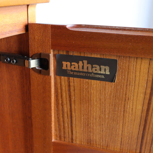 十文字。　ネイサンNATHANのチーク材　収納キャビネット　商品番号24082