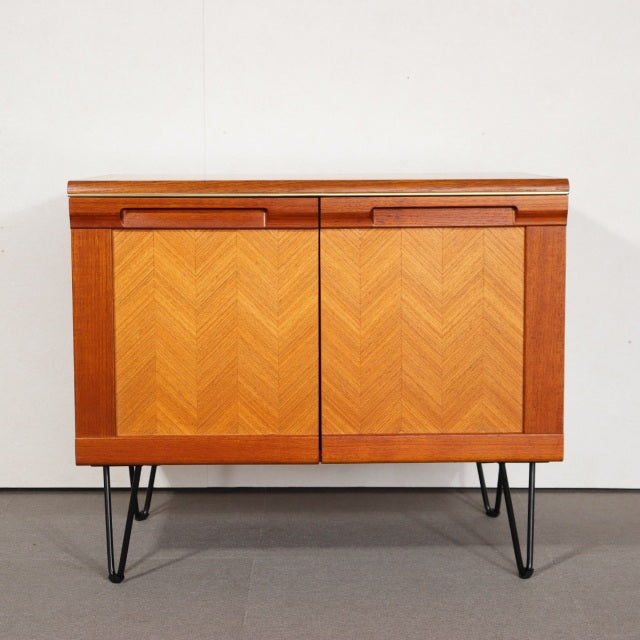 G PLAN HERRINGBONE CABINET     　商品番号29048a