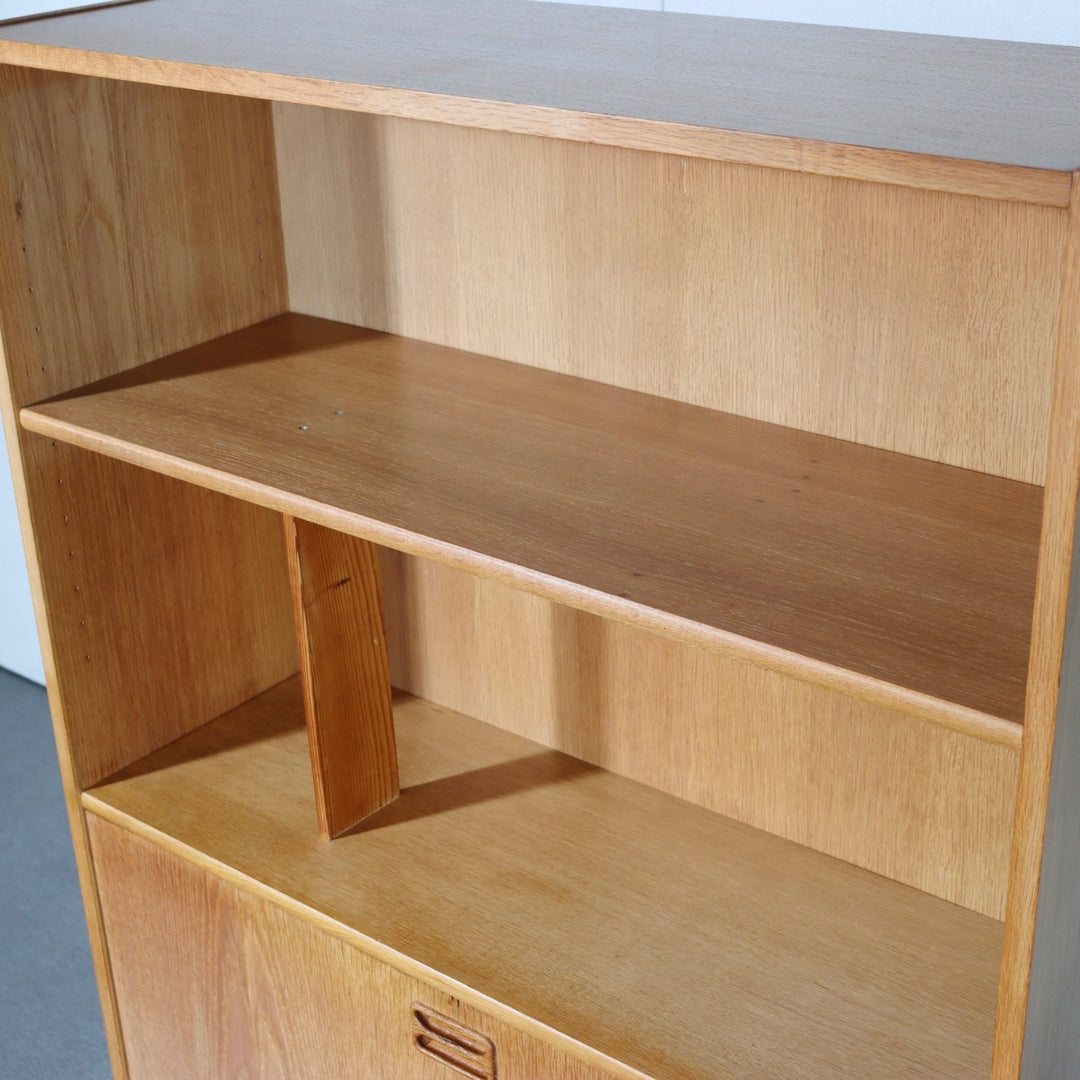 【comingsoon!】　Cabinet with bookcase　ItemCode-SKOV27b