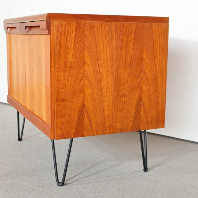 G PLAN HERRINGBONE CABINET     　商品番号29048a