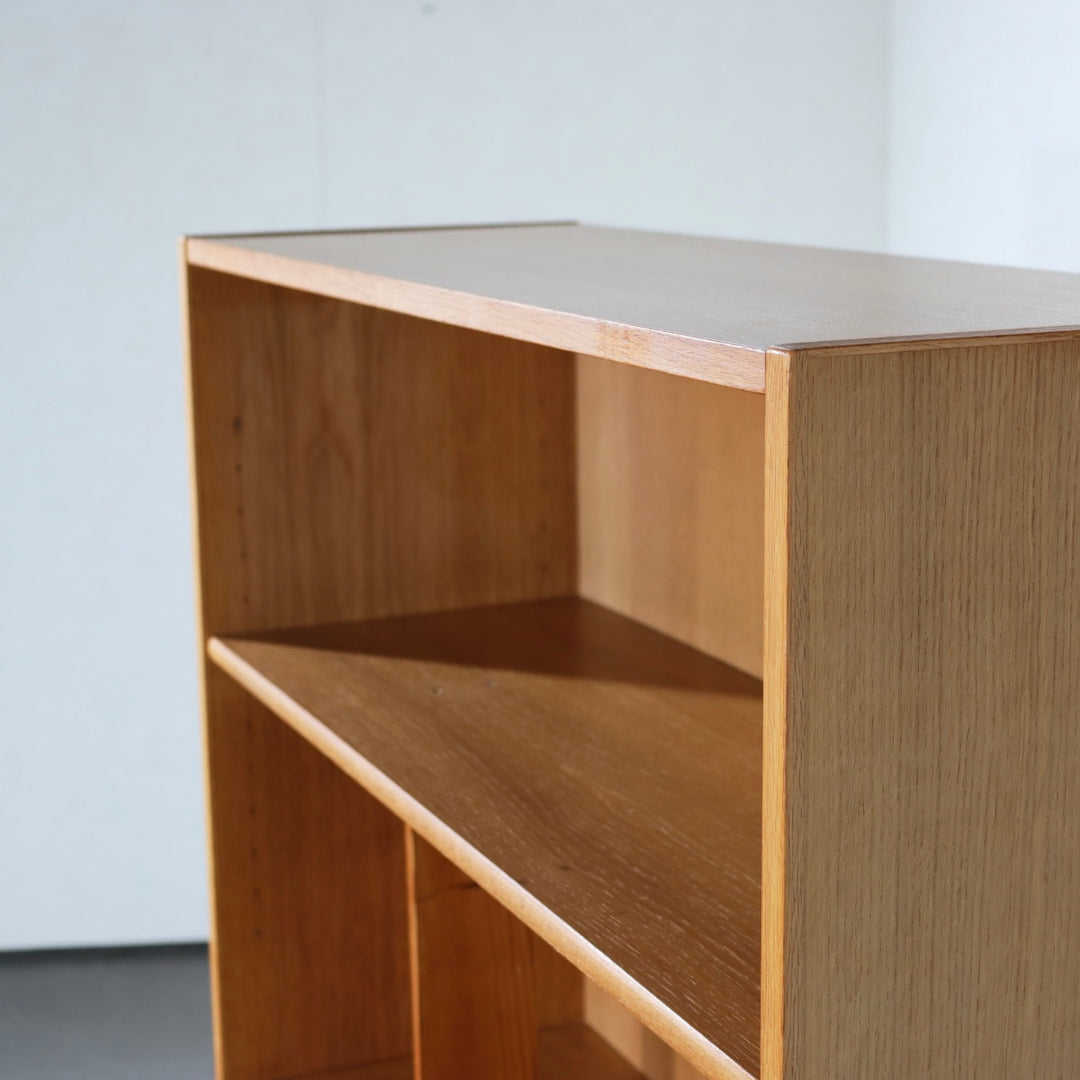 【comingsoon!】　Cabinet with bookcase　ItemCode-SKOV27b