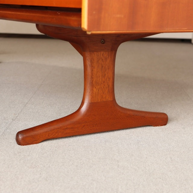 Mid-century teak wood pedestal leg with smooth grain and warm British vintage finish.